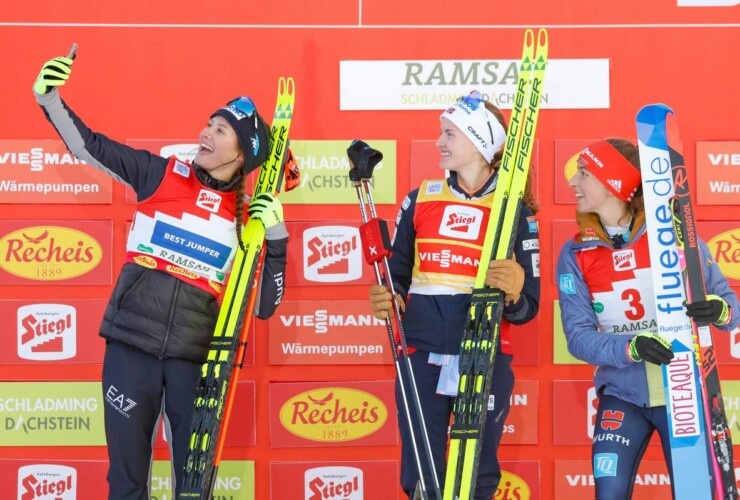 Podiumsselfie: Annika Sieff (ITA), Gyda Westvold Hansen (NOR), Nathalie Armbruster (GER), (l-r)