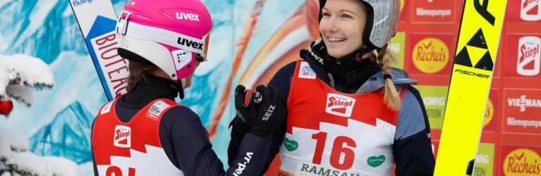 Gute Stimmung bei den deutschen Damen: Nathalie Armbruster (GER), Svenja Wuerth (GER), (l-r) am Leaderboard