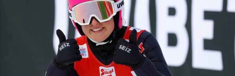 Nathalie Armbruster (GER) strahlt über einen guten Sprung.