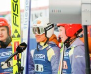 Nathalie Armbruster (GER), Julian Schmid (GER), Manuel Faisst (GER), Jenny Nowak (GER), (l-r) liegen nach dem Springen in Führung.