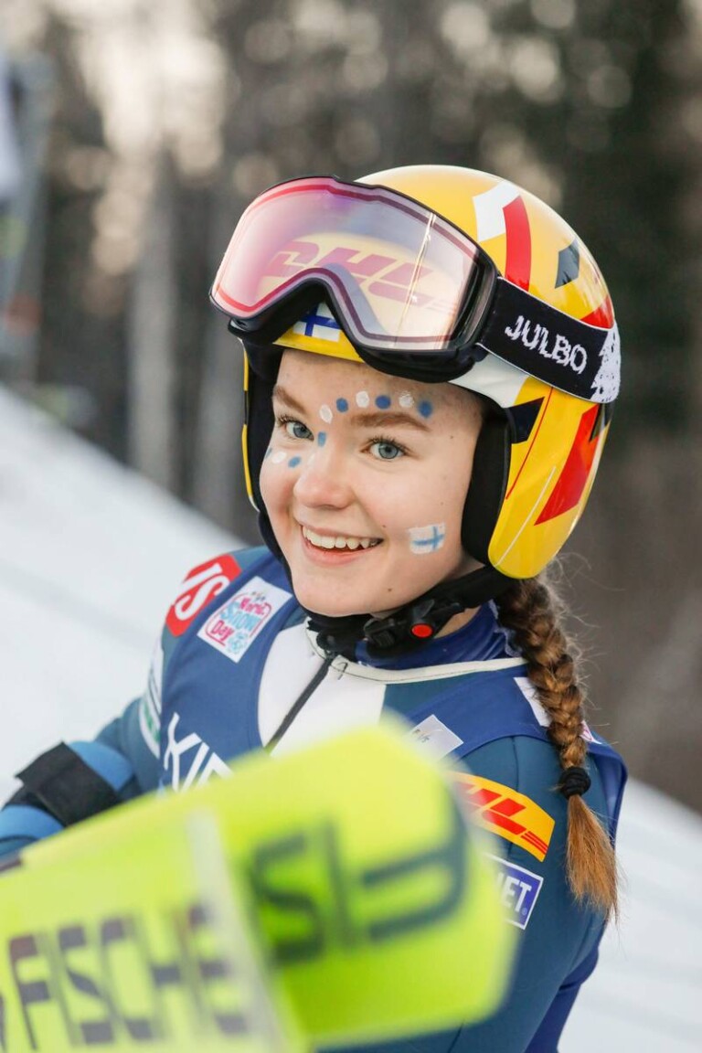 Minja Korhonen (FIN) ganz patriotisch