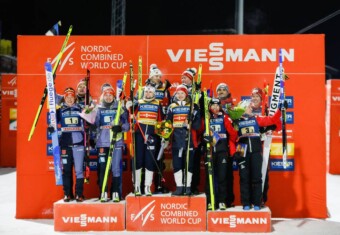 Das Podium: Manuel Faisst (GER), Jenny Nowak (GER), Nathalie Armbruster (GER), Julian Schmid (GER), Jens Luraas Oftebro (NOR), Ida Marie Hagen (NOR), Gyda Westvold Hansen (NOR), Joergen Graabak (NOR), Franz-Josef Rehrl (AUT), Lisa Hirner (AUT), Annalena Slamik (AUT), Lukas Greiderer (AUT), (l-r) - FIS world cup nordic combined men, mixed team HS97/4x5km, Otepaeae (EST).