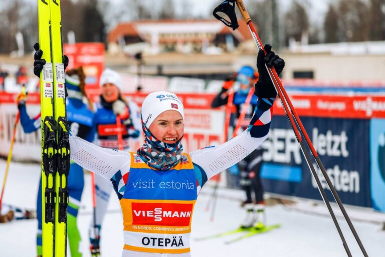 Gyda Westvold Hansen (NOR) liegt nach dem Lauf in Führung.