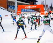 Einar Luraas Oftebro (NOR) wird Zweiter nach dem Lauf, Fabian Rießle (Mitte) wird Vierter.