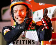 Franz-Josef Rehrl (AUT) freut sich bei -15 Grad Celsius über den Heizstrahler am Leaderboard.