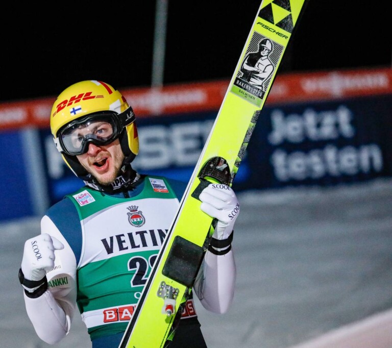 Ilkka Herola (FIN) freut sich über seinen gelungenen Sprung.