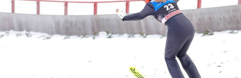 Da unten hört die Schanze auf: Jenny Nowak (GER) landet erst bei 100 Metern.