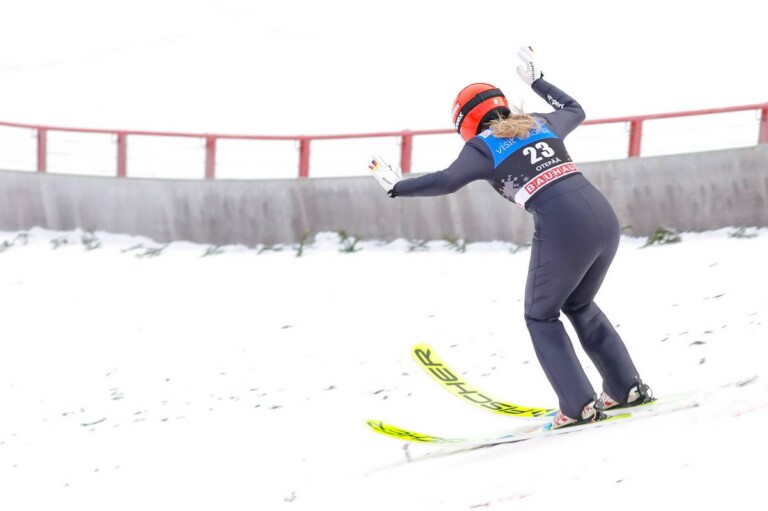 Da unten hört die Schanze auf: Jenny Nowak (GER) landet erst bei 100 Metern.