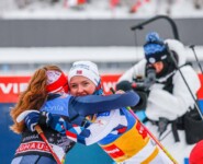 Glückwünsche: Nathalie Armbruster (GER), Gyda Westvold Hansen (NOR), (l-r)