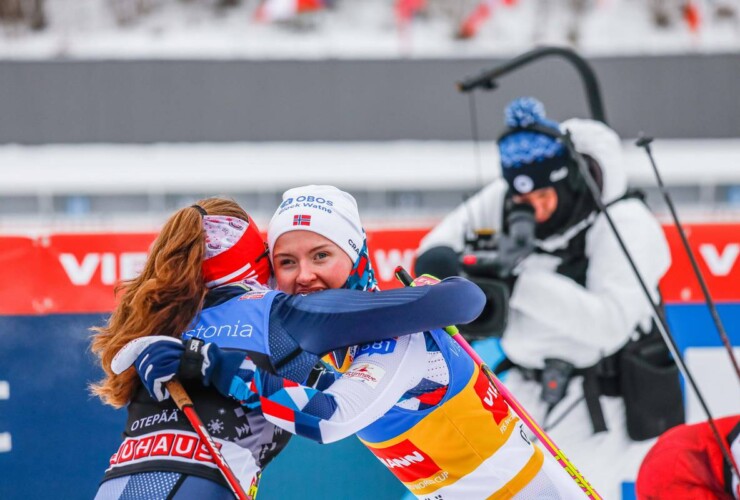 Glückwünsche: Nathalie Armbruster (GER), Gyda Westvold Hansen (NOR), (l-r)