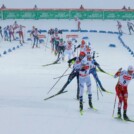 Im Hintergrund (23) kehrt Jakob Lange (GER) um. Jens Luraas Oftebro (NOR), Johannes Lamparter (AUT), (l-r)