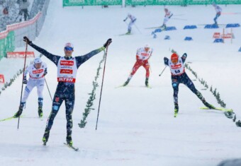 Vinzenz Geiger (GER) gewinnt den Lauf des Massenstarts vor Jens Oftebro (NOR) und Eric Frenzel (GER).