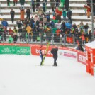 Johannes Rydzek (GER) freut sich über die Unterstützung der Zuschauer.