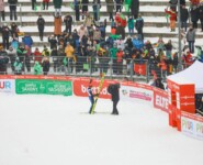 Johannes Rydzek (GER) freut sich über die Unterstützung der Zuschauer.