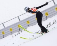 Jarl Magnus Riiber (NOR) landet bei 109 Metern.