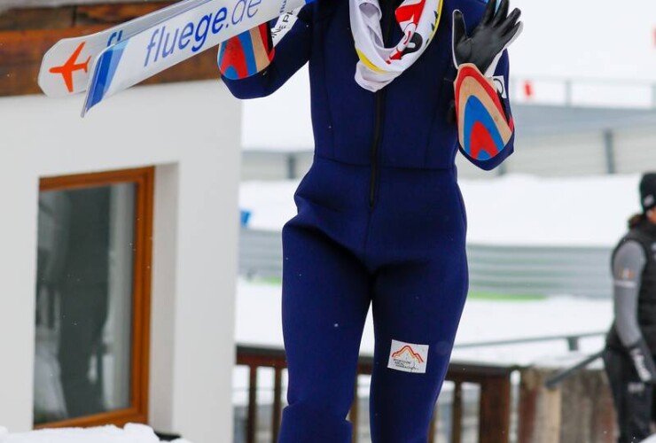 Da konnte sie noch lachen: Jolana Hradilova (CZE) verletzte sich beim Sprung am Knie.