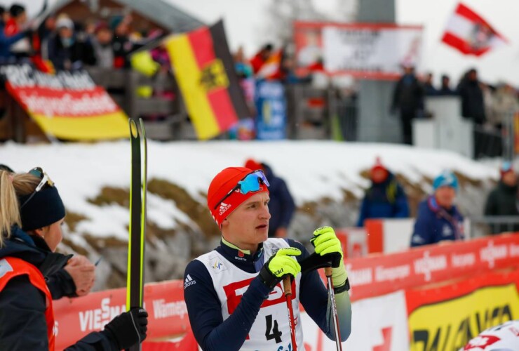 Julian Schmid (GER) vor der Zuschauerkulisse in Seefeld.