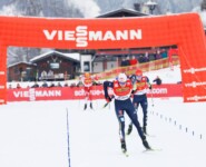 Vinzenz Geiger (GER) kommt vor Julian Schmid ins Ziel.