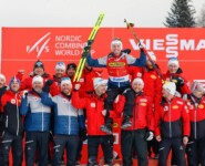 Team Österreich feiert Johannes Lamparter (AUT).