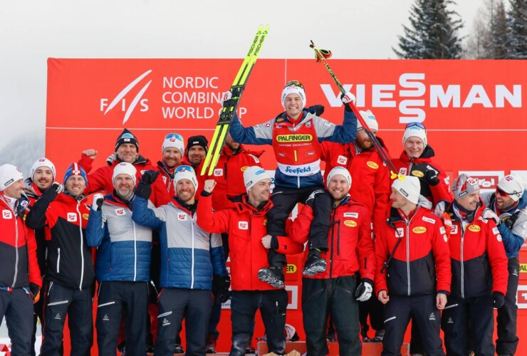 Team Österreich feiert Johannes Lamparter (AUT).