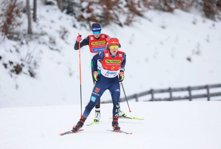 Annika Sieff (ITA) und Nathalie Armbruster (GER), (l-r) beim Kampf um Platz zwei