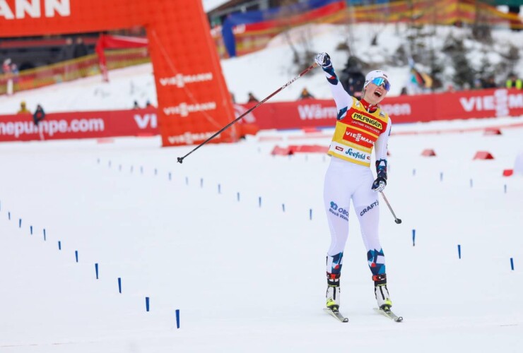 Gyda Westvold Hansen (NOR) gewinnt auch den zweiten Weltcup in Seefeld.