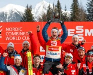 Johannes Lamparter (AUT) und Team Österreich freuen sich über den Triple-Sieg.