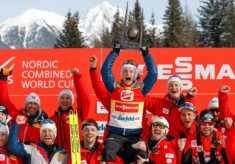 Johannes Lamparter (AUT) und Team Österreich freuen sich über den Triple-Sieg.