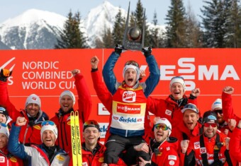 Johannes Lamparter (AUT) und Team Österreich freuen sich über den Triple-Sieg.