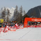 Johannes Lamparter (AUT) hat genug Zeit, sich eine Flagge mitzunehmen.