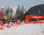 Johannes Lamparter (AUT) hat genug Zeit, sich eine Flagge mitzunehmen.
