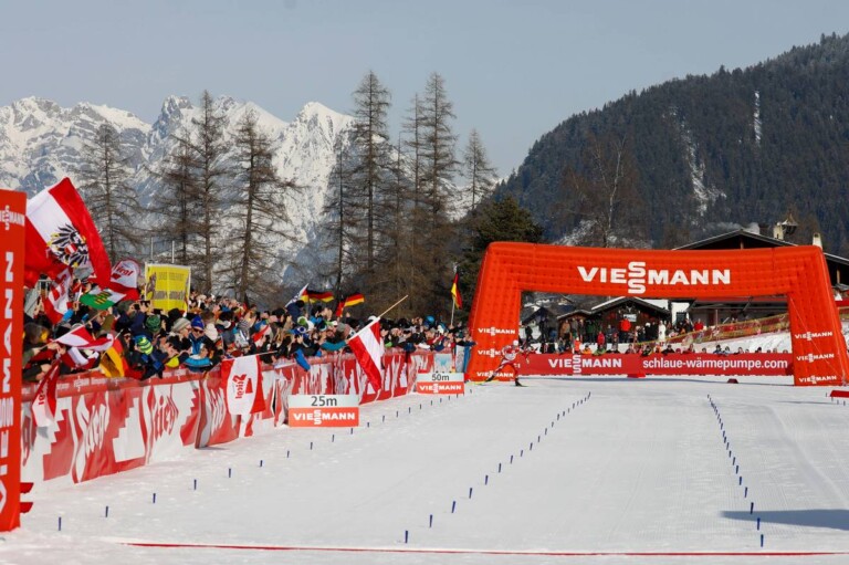 Johannes Lamparter (AUT) hat genug Zeit, sich eine Flagge mitzunehmen.