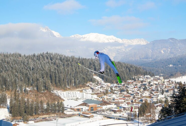 Johannes Lamparter (AUT) ging nach dem Springen in Führung.