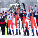 Team Tschechien feiert die Goldmedaille von Lukas Dolezal.