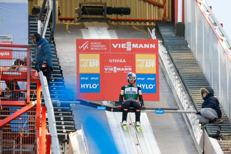 Johannes Lamparter (AUT) ist bereit für seinen Sprung.