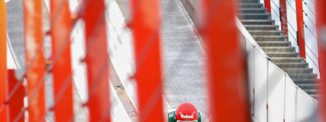 Terence Weber (GER) springt auf der Tehvandi-Schanze in Otepää.