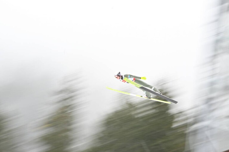 Jens Luraas Oftebro (NOR) bei seinem Sprung in Oberstdorf.