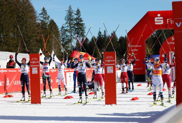 No eXception: Die Kombiniererinnen protestieren gegen ihren Olympia-Ausschluss. Jenny Nowak (GER), Svenja Wuerth (GER), Gyda Westvold Hansen (NOR), (l-r)