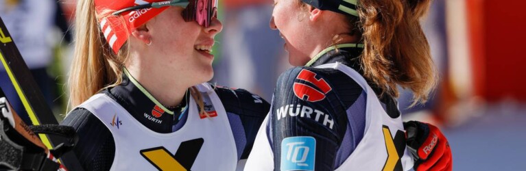 Glückwünsche an Jenny Nowak (GER) von Sophia Maurus (GER), (l-r)