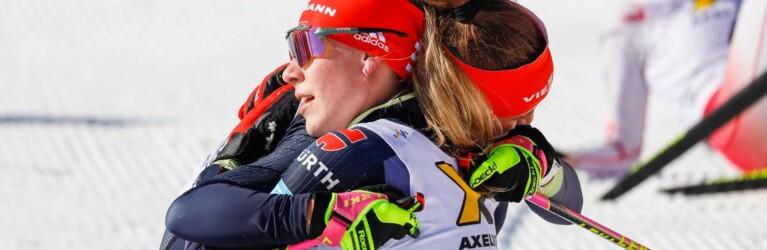 Geteilte FReude ist doppelte Freude: Nathalie Armbruster (GER), Jenny Nowak (GER), (l-r)