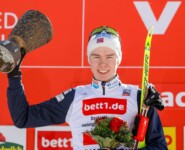 Jens Luraas Oftebro (NOR) gewinnt den Schwarzwaldpokal.