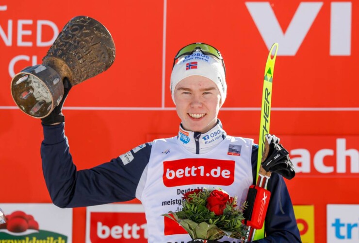 Jens Luraas Oftebro (NOR) gewinnt den Schwarzwaldpokal.