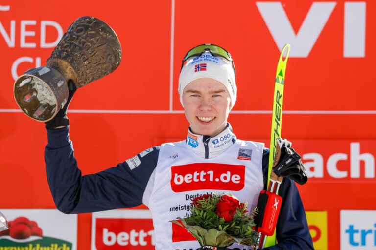 Jens Luraas Oftebro (NOR) gewinnt den Schwarzwaldpokal.