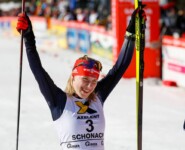 Jenny Nowak (GER) strahlt über ihren ersten Podestplatz im Weltcup.