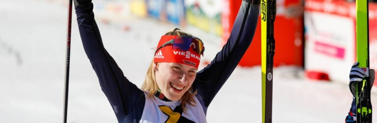 Jenny Nowak (GER) strahlt über ihren ersten Podestplatz im Weltcup.