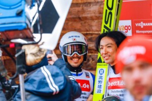 Zwei Brüder zwischenzeitlich in Führung: Yoshito Watabe (JPN), Akito Watabe (JPN), (l-r)