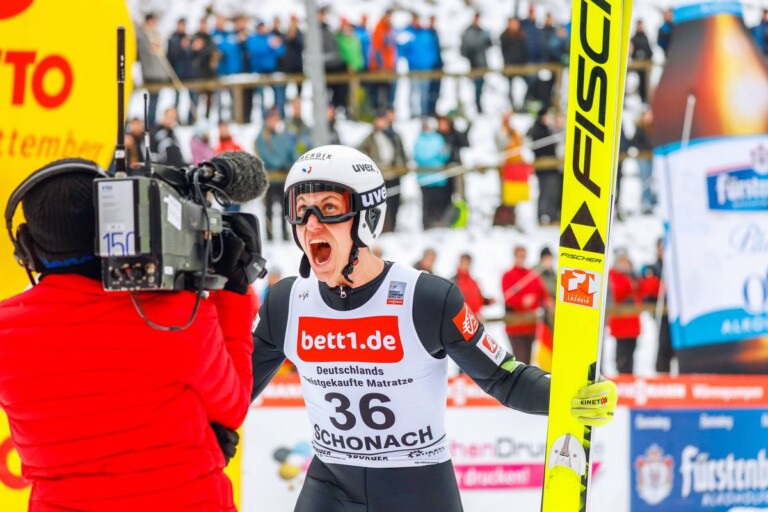 Laurent Muhlethaler (FRA) freut sich über einen tollen Sprung.