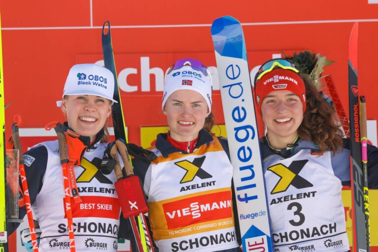Das Damenpodium: Ida Marie Hagen (NOR), Gyda Westvold Hansen (NOR), Nathalie Armbruster (GER), (l-r)