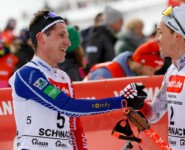 Auch die Kollegen gratulieren: Laurent Muhlethaler (FRA), Mario Seidl (AUT), (l-r)