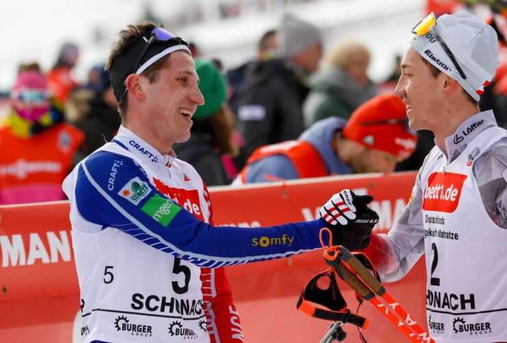 Auch die Kollegen gratulieren: Laurent Muhlethaler (FRA), Mario Seidl (AUT), (l-r)